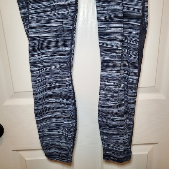 Lululemon Train Times 7/8 Pant Low Tide Alpine White Black / Black Size 8 - Picture 4 of 9